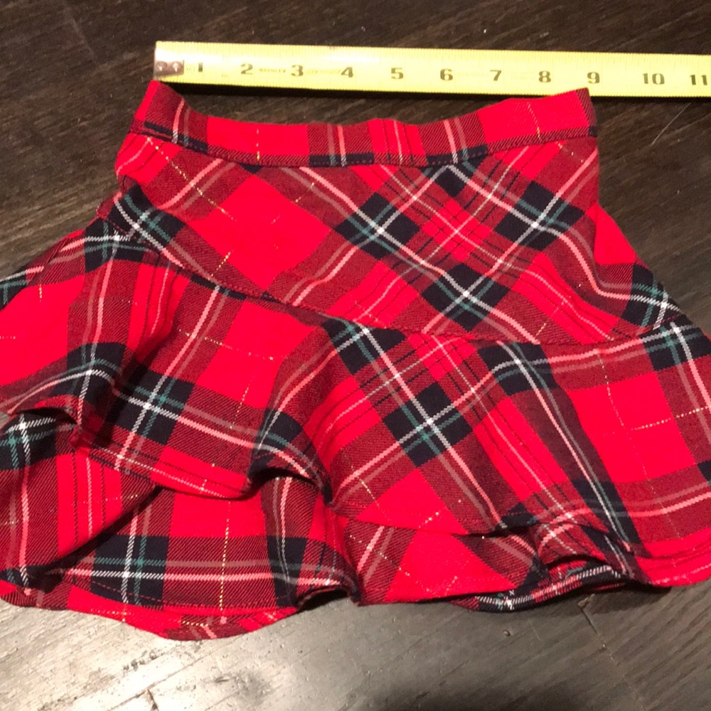 8/$25 H&M Red Plaid Skirt with Gold Thread - Picture 8 of 9